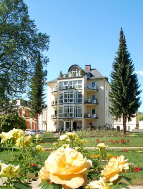 Отель Ferienwohnungen Rosengarten  Бад-Эльстер